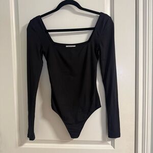 Aritzia Babaton Contour Square Neck Bodysuit